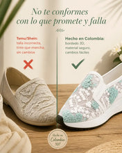 Cargar imagen en el visor de la galería, Gardenia: Zapatos Casuales de Mujer con Panel de Encaje Floral - Frescos y Elegantes